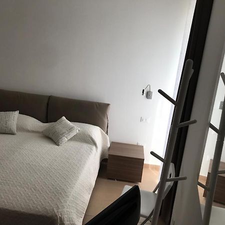 5 Miles Apt Apartment Rocca Cinquemiglia Exterior foto